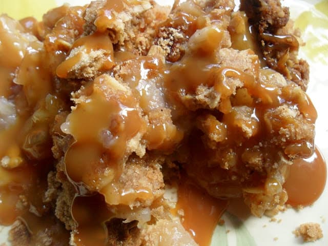 Easy Apple Crisp with Caramel Sauce easy apple crisp