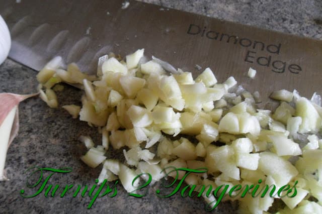 Mince Garlic Easily