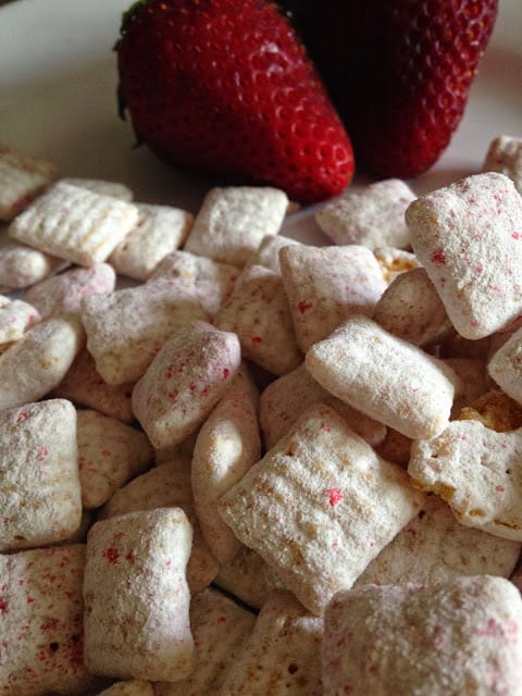 Strawberry Muddy Buddies strawberry muddy