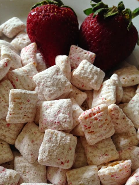 Strawberry Muddy Buddies